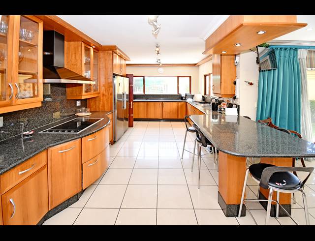 6 BEDROOM HOUSE FOR SALE IN CROWN NORTH